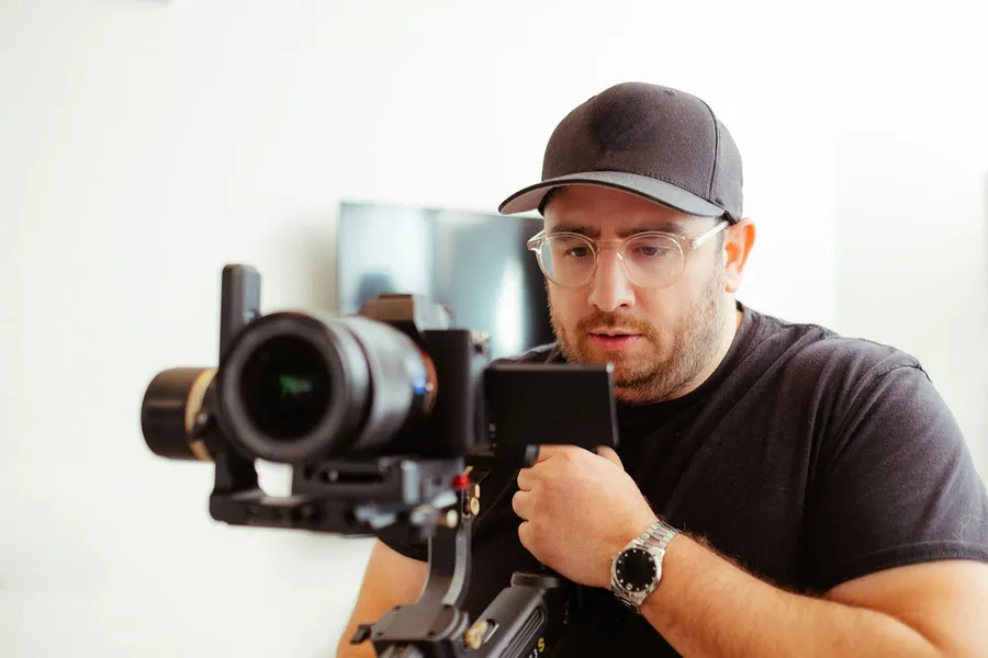 10 Best Professional Video Camera for Low Light: (Guide & Reviews)